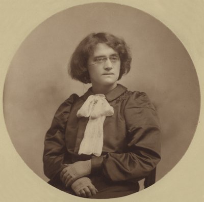 Beatrice Harraden alkotó: English Photographer
