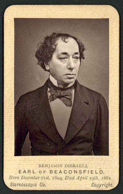 Benjamin Disraeli, Beaconsfield grófja, emlékfotós kártya (f/w fotó) alkotó: English Photographer