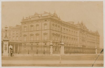 Buckingham-palota, 1876 alkotó: English Photographer