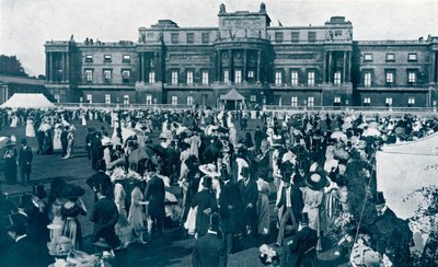 Buckingham-palota kerti partija, 1911 alkotó: English Photographer