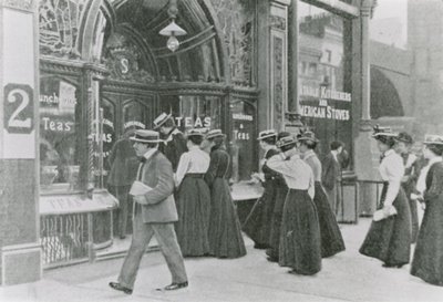 Buckingham-palota kerti partija, 1911 alkotó: English Photographer