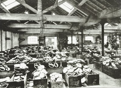 Bull Wharf, a Shell Warehouse belseje, London, 1890 alkotó: English Photographer