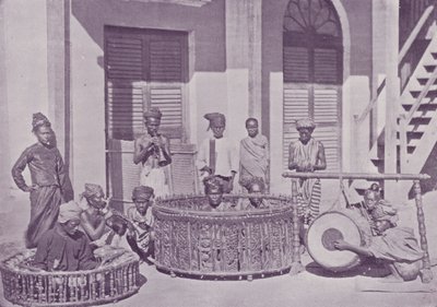 Burmai zenészek alkotó: English Photographer