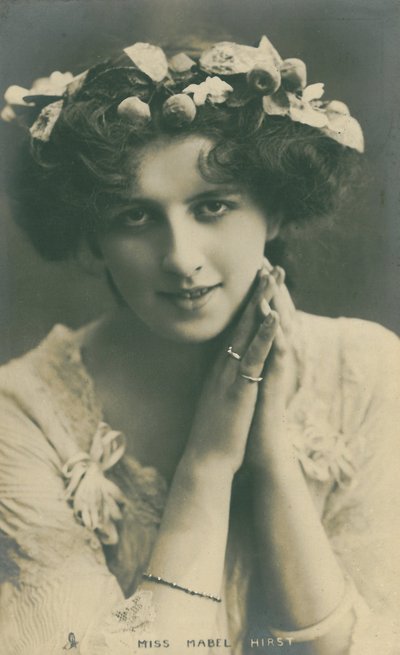 A színpad hírességei: Miss Mabel Hirst, 1903-2008 körül alkotó: English Photographer