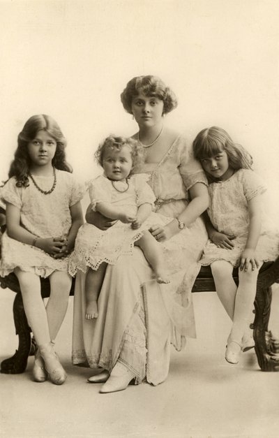 Daphne du Maurier mint csecsemő (fekete-fehér fotó) alkotó: English Photographer