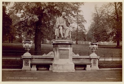 Dr. Jenners szobor a Kensington Gardensben alkotó: English Photographer