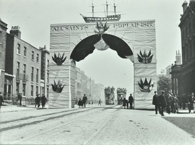 East India Dock Road: ideiglenes boltív, Victoria Diamond Jubilee, 1897 alkotó: English Photographer