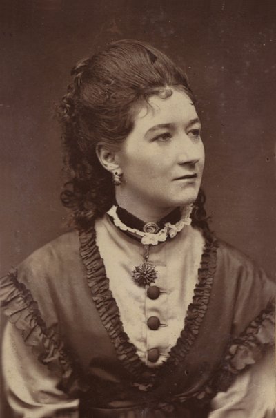 Ermstone alkotó: English Photographer