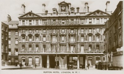Euston Hotel, London NW1 alkotó: English Photographer