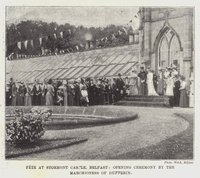 Ünnepély a Stormont kastélyban, Belfast, megnyitó ünnepségen Dufferin Marchionnesse alkotó: English Photographer