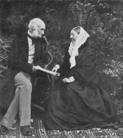 Florence Nightingale és Sir Harry Verney a Claydon House gyepen, 1889 alkotó: English Photographer