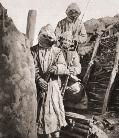 A francia gyalogosok az első világháború alatt légzőkészüléket viseltek, hogy megvédjék őket a német mérges gázoktól, a The Illustrated War Newsból, 1915 alkotó: English Photographer