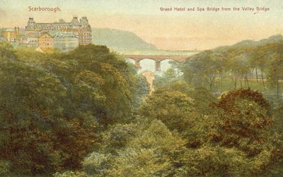 Grand Hotel és híd, Scarborough (színes fotó) alkotó: English Photographer