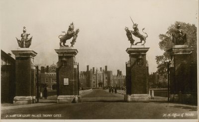 Hampton Court Palace Trophy Gates alkotó: English Photographer
