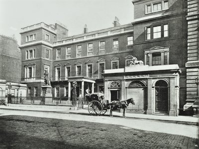 Hansom-fülke a Pall Mall hadiiroda előtt, Willis Collection, 1890 alkotó: English Photographer