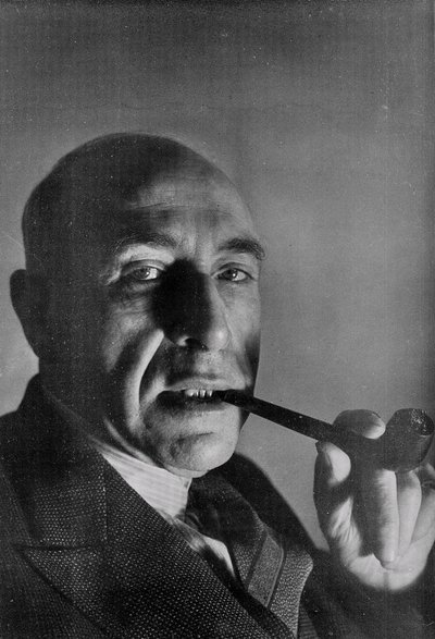 Harry Price alkotó: English Photographer
