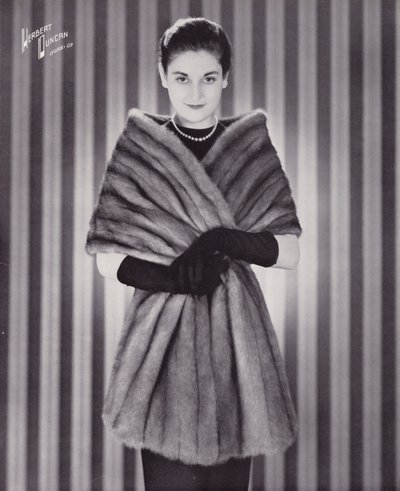 Herbert Duncan Furs: (fekete-fehér fotó) alkotó: English Photographer