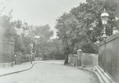 Highgate Archway: keleti megközelítés régi, korlátra erősített lámpával, 1896 alkotó: English Photographer
