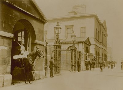Horse Guards Parade, London alkotó: English Photographer