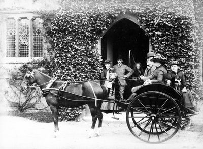 Ló- és csapdalovaglás, 1890 körül alkotó: English Photographer