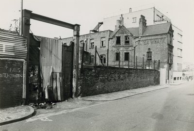 Hasfelmetsző Jack: Durward Street alkotó: English Photographer