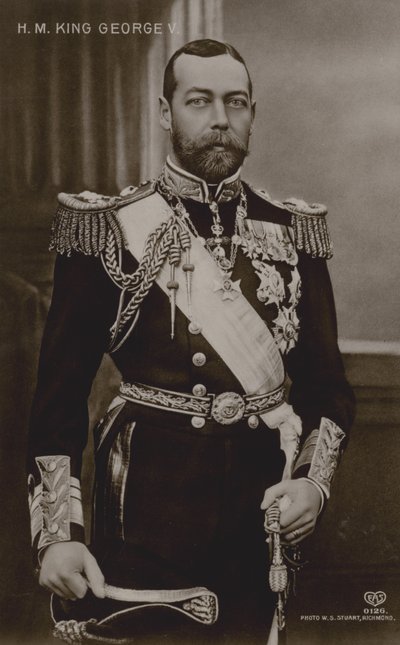 V. György király (f/w fotó) alkotó: English Photographer