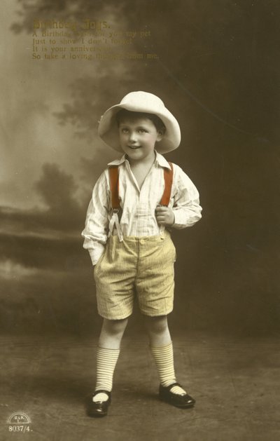 Kisfiú piros fogszabályzós (színes litho) alkotó: English Photographer