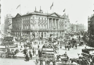 Londoni pavilon, Piccadilly Circus, Westminster LB: keletre nézve, 1895 alkotó: English Photographer