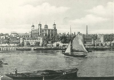 London Tower a Temzétől alkotó: English Photographer
