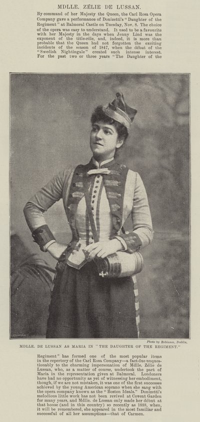 Mademoiselle de Lussan, mint Maria az Ezred lánya című filmben alkotó: English Photographer