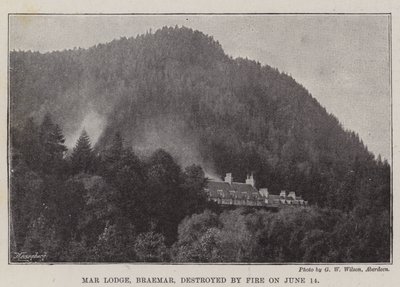 Mar Lodge, Braemar, június 14-én tűz pusztította el alkotó: English Photographer