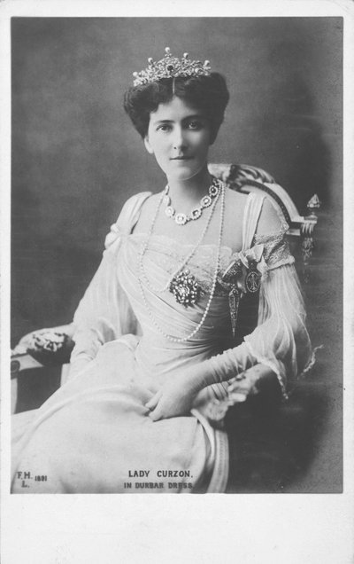 Mary Curzon, Curzon kedlestoni bárónő alkotó: English Photographer