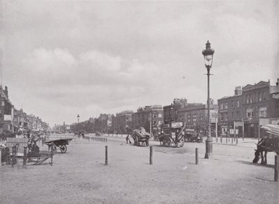 Mile End Road, keletre néz alkotó: English Photographer