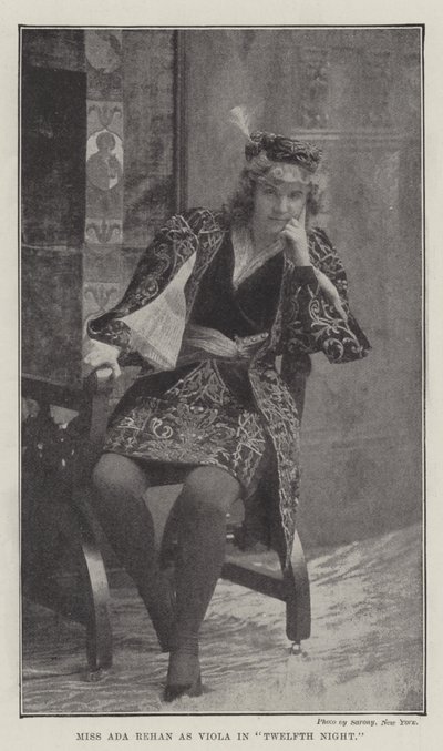 Miss Ada Rehan Viola szerepében a Tizenkettedik éjszaka című filmben alkotó: English Photographer