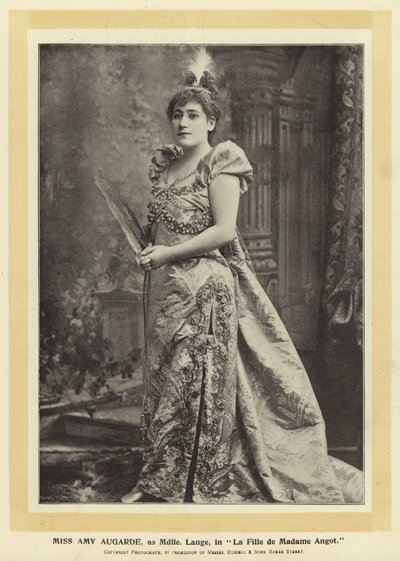 Amy Augarde kisasszony, mint Mdlle Lange a Madame Angot lányában alkotó: English Photographer