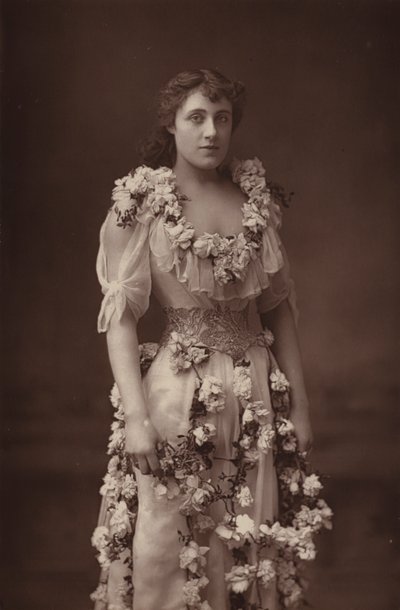 Julia Neilson kisasszony alkotó: English Photographer