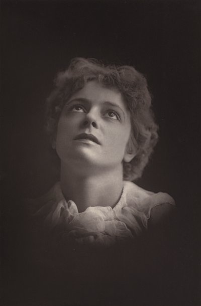 Olga Brandon kisasszony alkotó: English Photographer