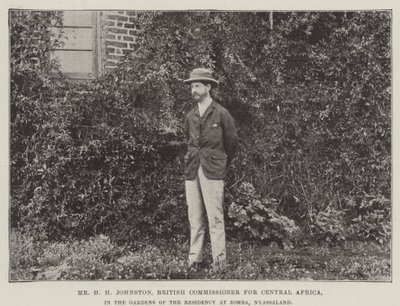 H. H. Johnston úr, a közép-afrikai brit biztos a Zomba-i rezidencia kertjében, Nyasalandban alkotó: English Photographer