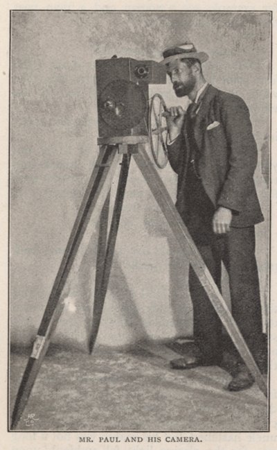 Mr R W Paul és a fényképezőgépe alkotó: English Photographer