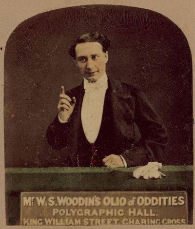 Mr W S Woodins Olio of Oddities alkotó: English Photographer