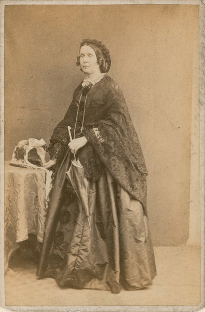 Bailey asszony, írónő alkotó: English Photographer