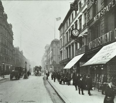 New Oxford Street: nyugat felé néz a Bloomsbury Way, 1890 alkotó: English Photographer