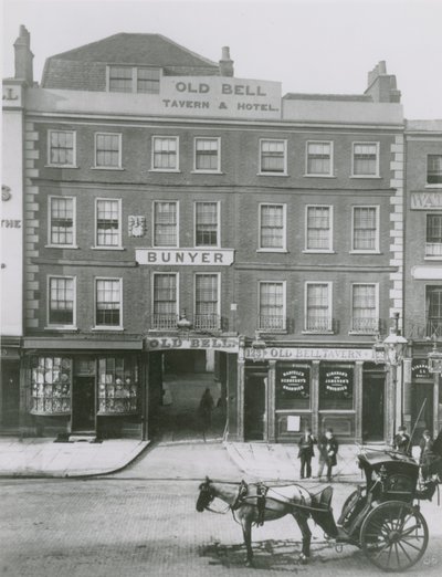 Old Bell Tavern and Hotel, London alkotó: English Photographer