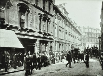 Old Broad Street, a tőzsde bejárata, City of London, 1890 alkotó: English Photographer
