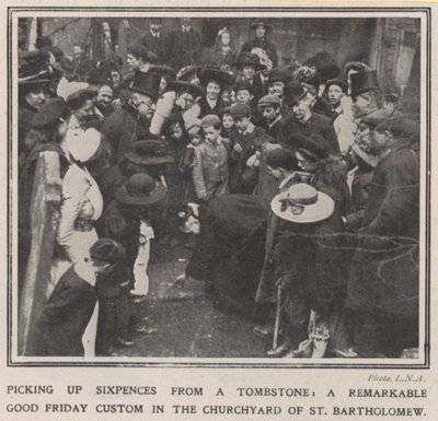 Hat penny felszedése egy sírkőről alkotó: English Photographer