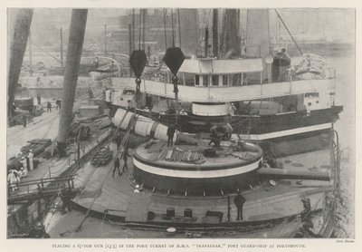 Egy 67 tonnás löveg (13,5) elhelyezése a HMS Trafalgar, Portsmouth kikötői őrhajójának elülső tornyában alkotó: English Photographer