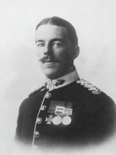 Herbert Augustine Carter kapitány portréja, 1903 alkotó: English Photographer
