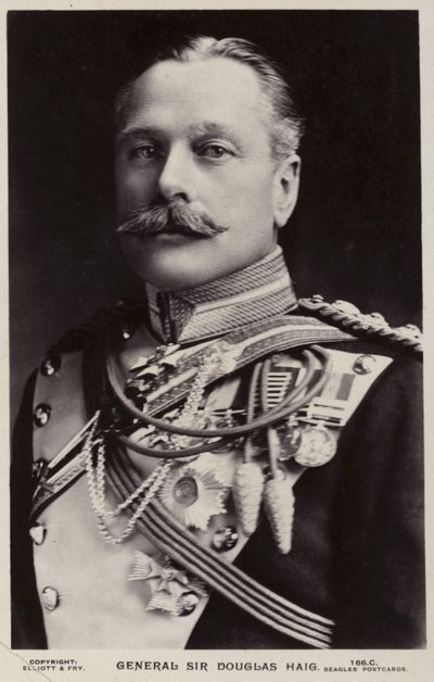 Sir Douglas Haig tábornok portréja alkotó: English Photographer
