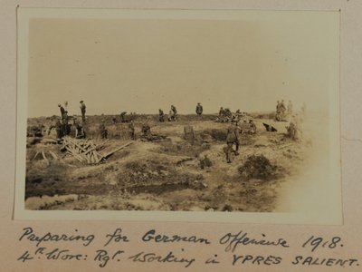Felkészülés az 1918-as német offenzívára, 1918. 4. Worc: Rgt. A YPRES SALIENT-nél dolgozik alkotó: English Photographer