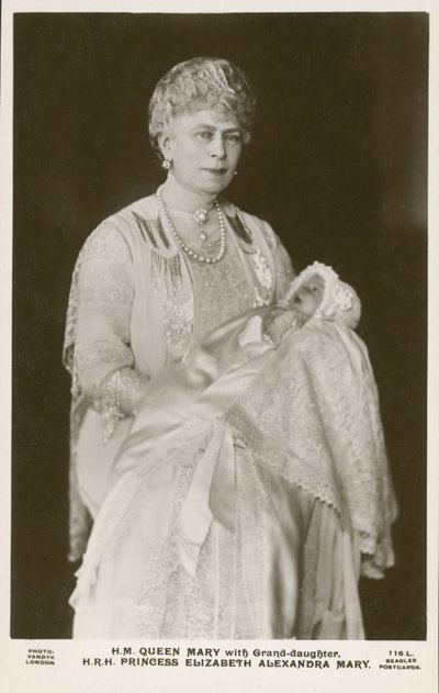 Mária királynő, V. György király hitvese, unokájával, Erzsébet hercegnővel alkotó: English Photographer